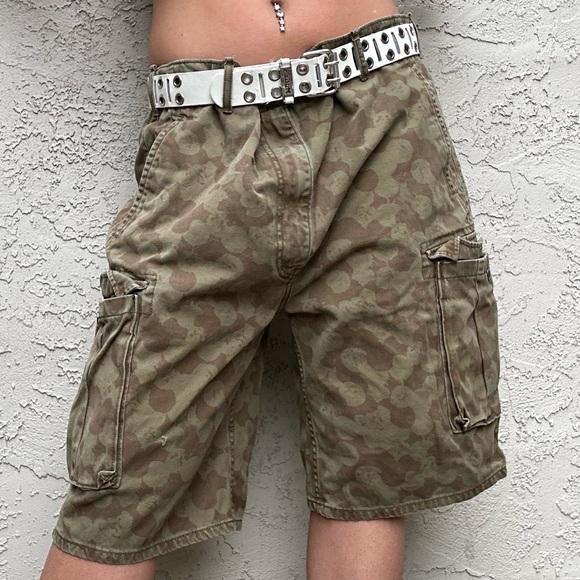 Y2k Baggy Camo Levi Cargo Shorts with Pockets - Picture 9 of 10